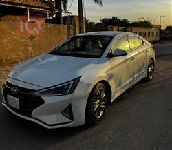 هیۆندای ئەلەنترا